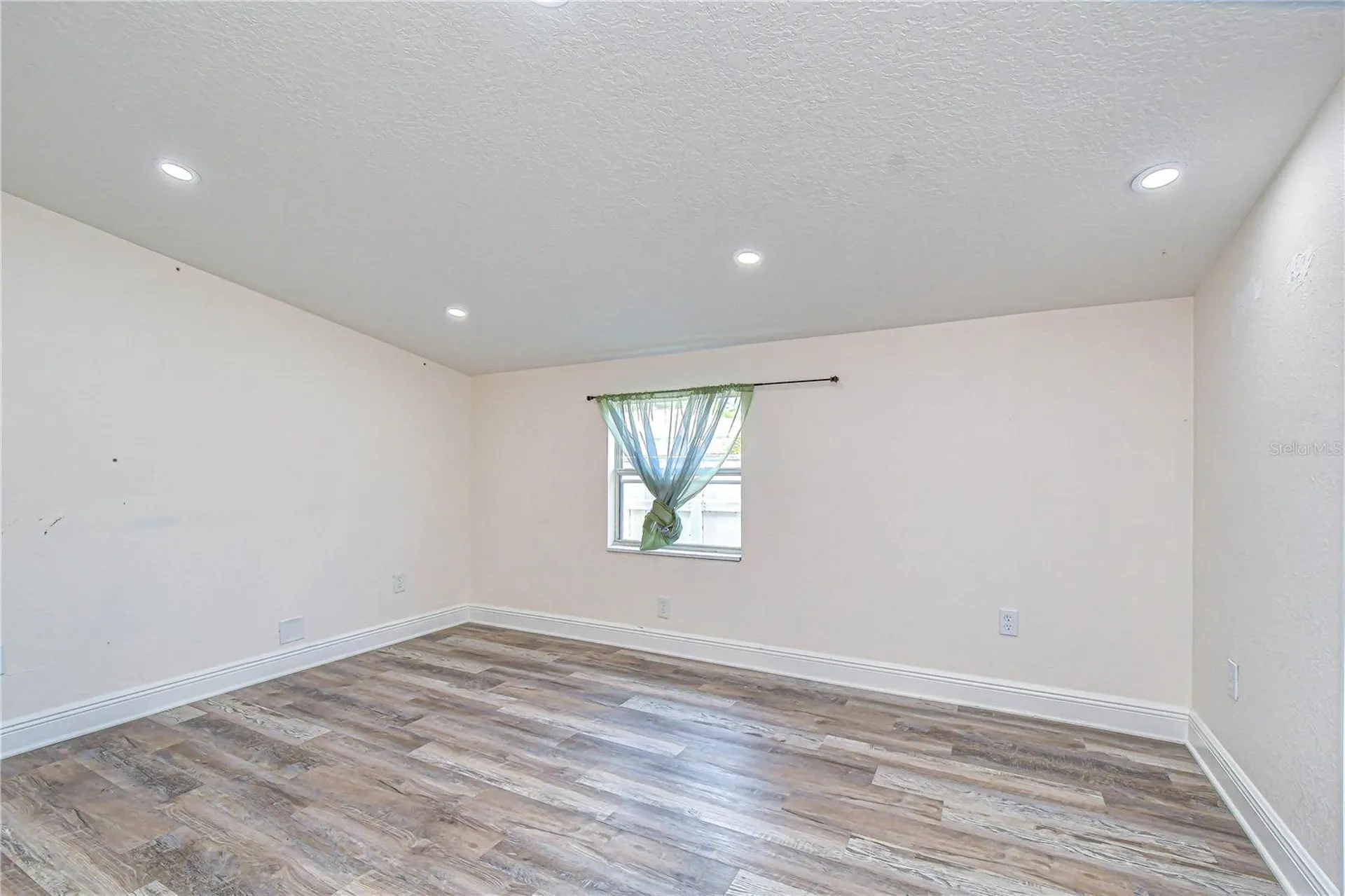 2933 56th Avenue N St Petersburg FL 33714