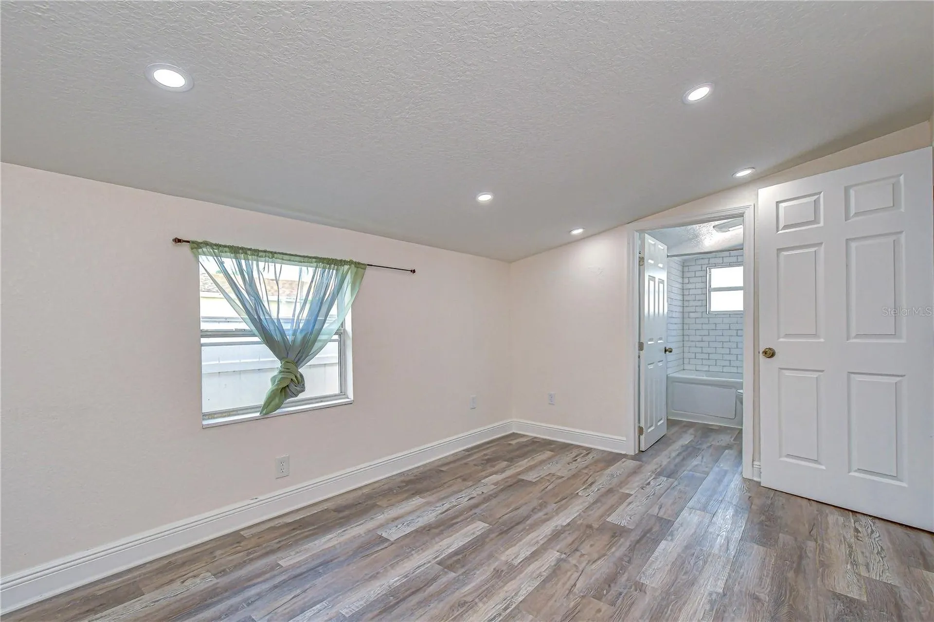 2933 56th Avenue N St Petersburg FL 33714