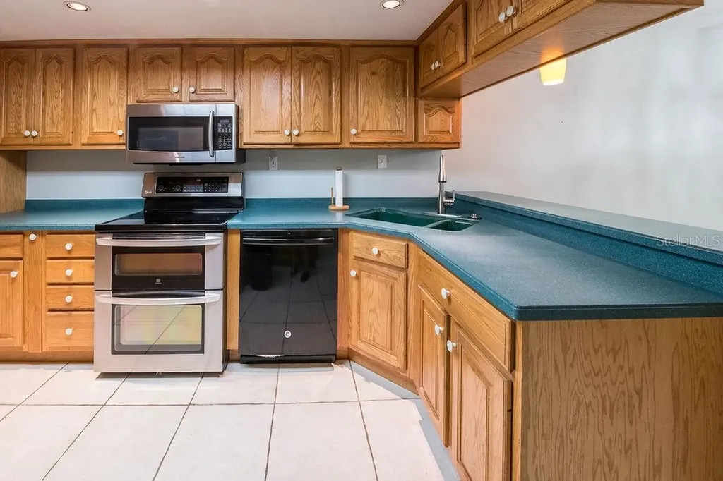 5003 Umber Way S Tampa FL 33624