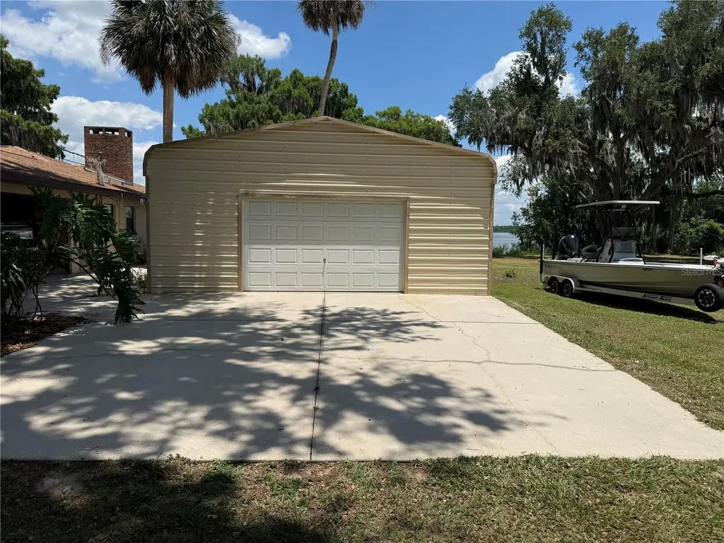4232 County Road 400 Lake Panasoffkee FL 33538