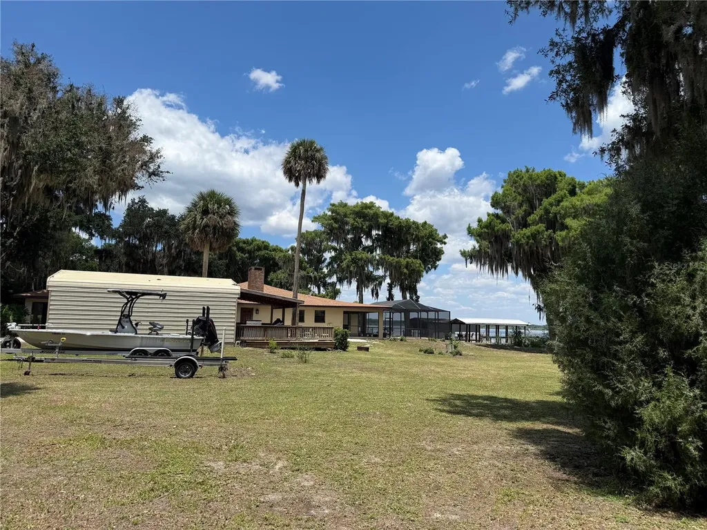 4232 County Road 400 Lake Panasoffkee FL 33538
