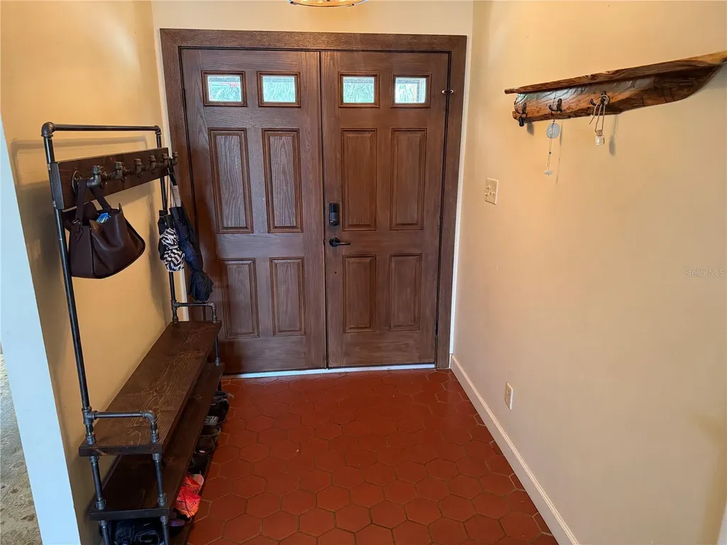 4232 County Road 400 Lake Panasoffkee FL 33538
