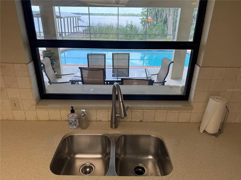 4232 County Road 400 Lake Panasoffkee FL 33538