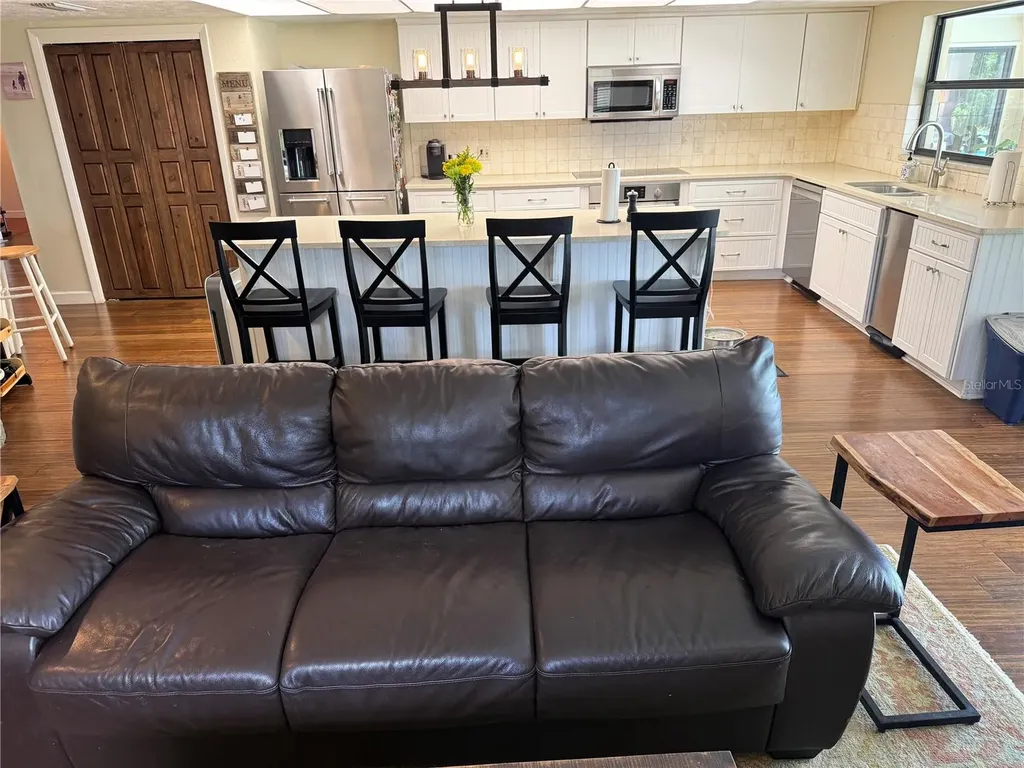 4232 County Road 400 Lake Panasoffkee FL 33538
