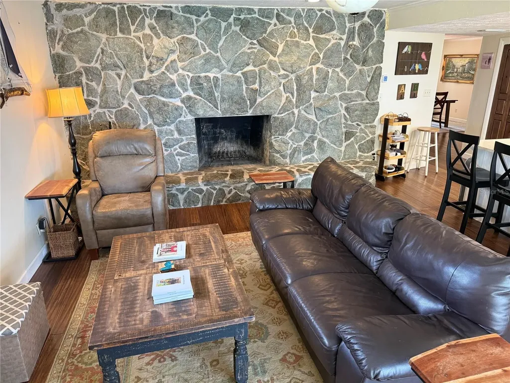 4232 County Road 400 Lake Panasoffkee FL 33538