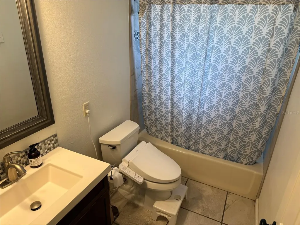 4232 County Road 400 Lake Panasoffkee FL 33538