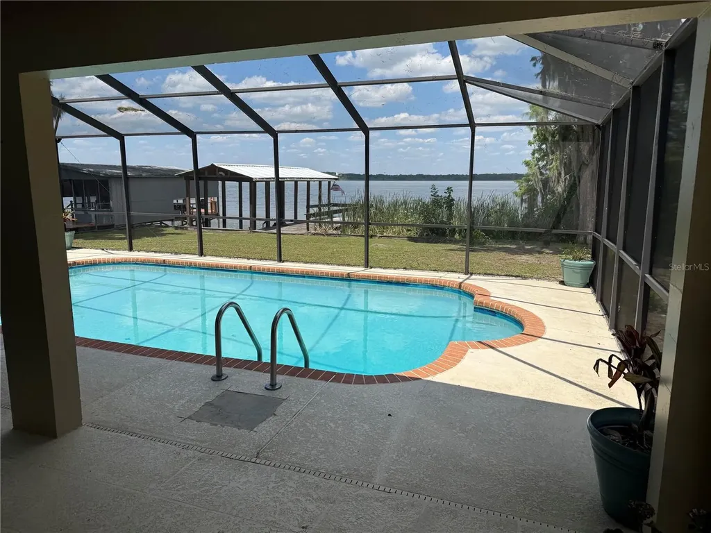 4232 County Road 400 Lake Panasoffkee FL 33538
