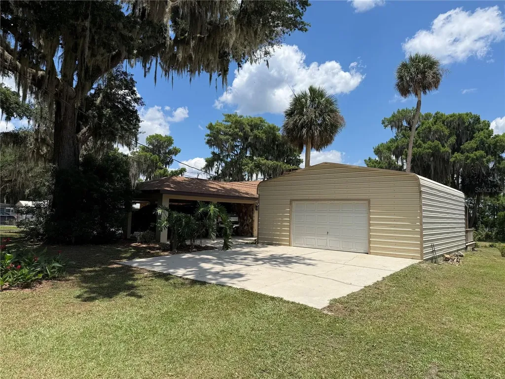 4232 County Road 400 Lake Panasoffkee FL 33538