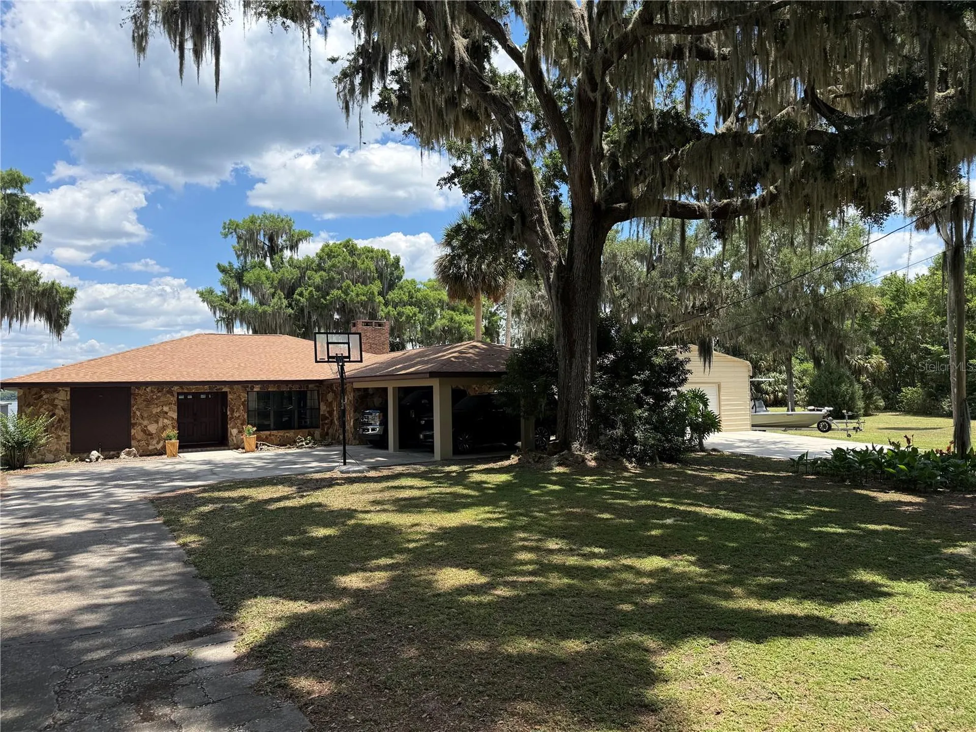 4232 County Road 400 Lake Panasoffkee FL 33538