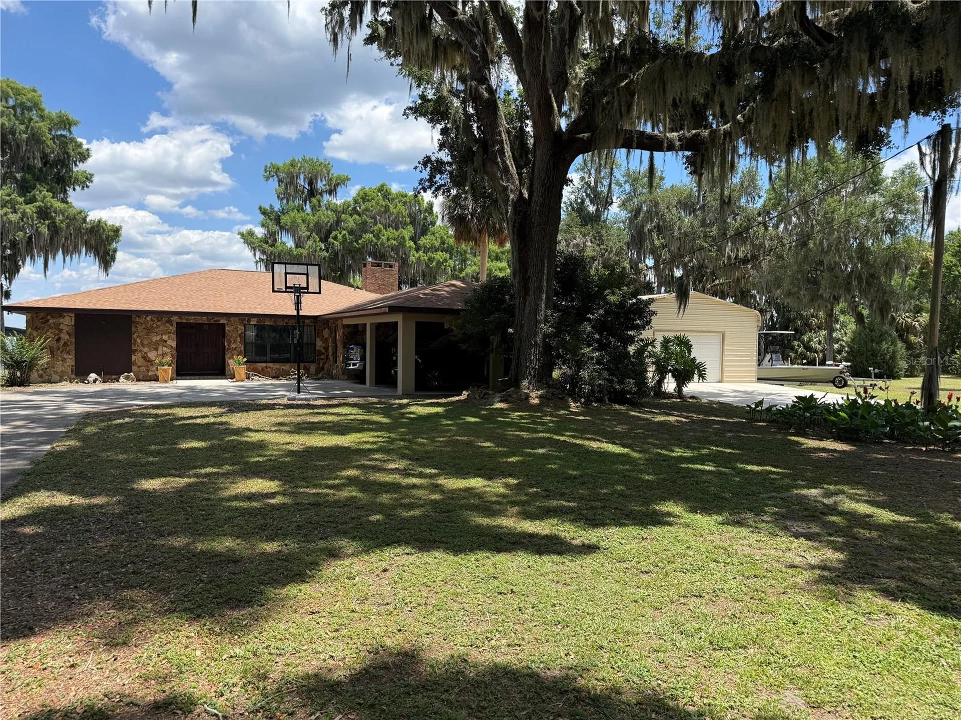 4232 County Road 400 Lake Panasoffkee FL 33538