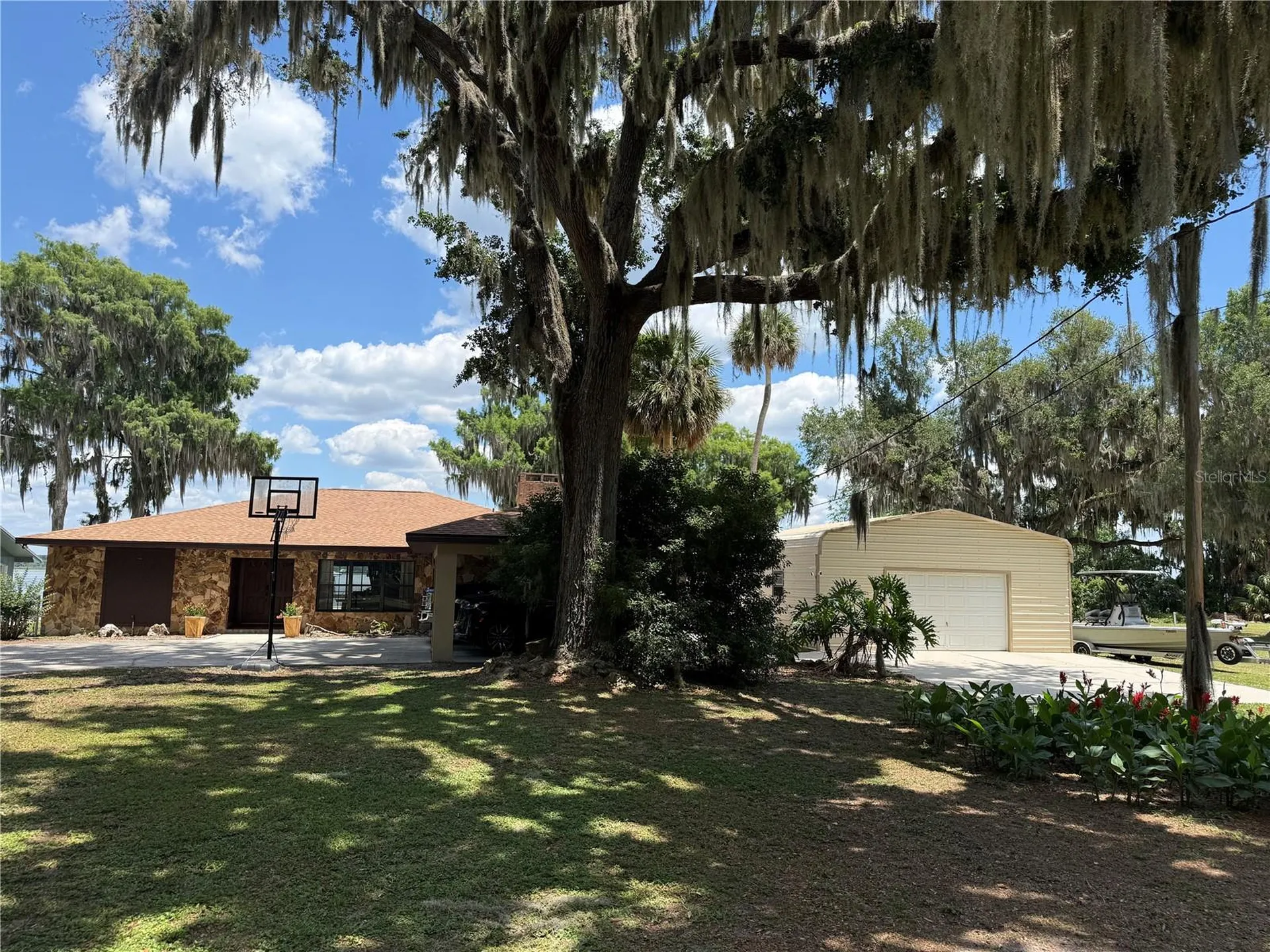 4232 County Road 400 Lake Panasoffkee FL 33538