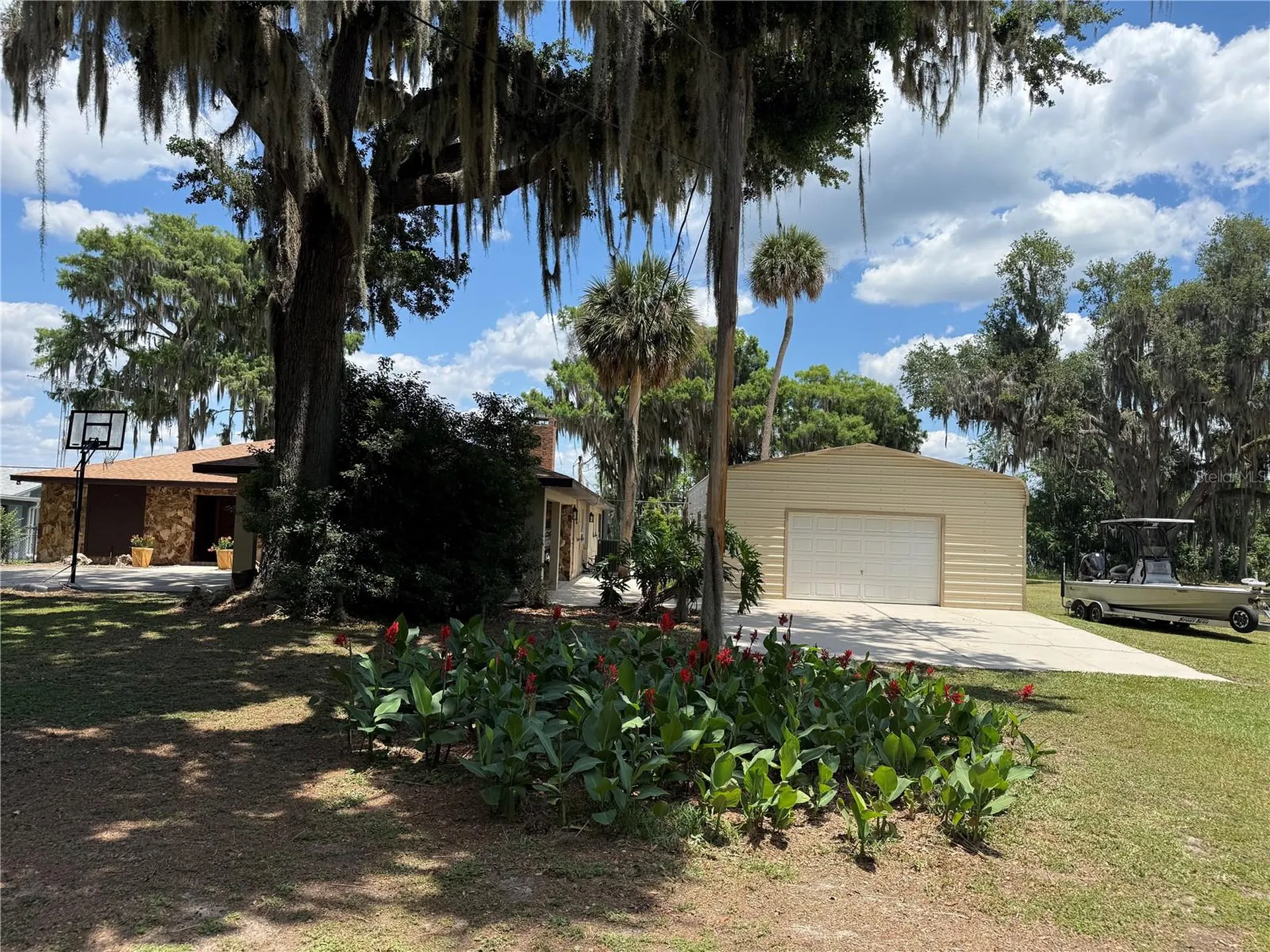 4232 County Road 400 Lake Panasoffkee FL 33538