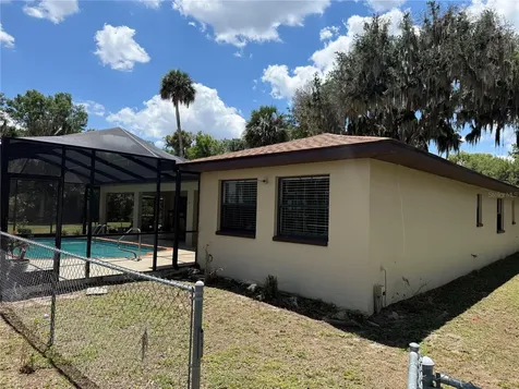 4232 County Road 400 Lake Panasoffkee FL 33538