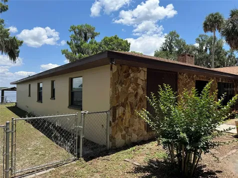 4232 County Road 400 Lake Panasoffkee FL 33538