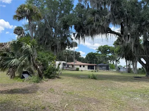4232 County Road 400 Lake Panasoffkee FL 33538
