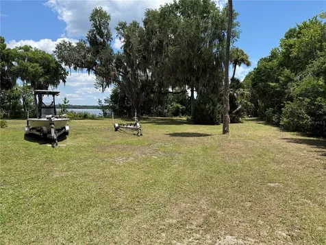 4232 County Road 400 Lake Panasoffkee FL 33538