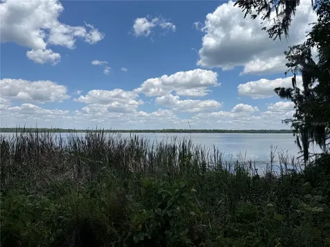 4232 County Road 400 Lake Panasoffkee FL 33538