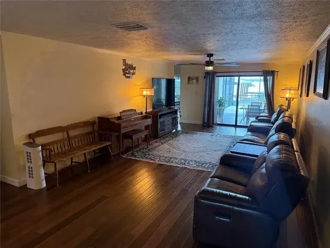 4232 County Road 400 Lake Panasoffkee FL 33538