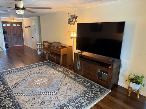 4232 County Road 400 Lake Panasoffkee FL 33538