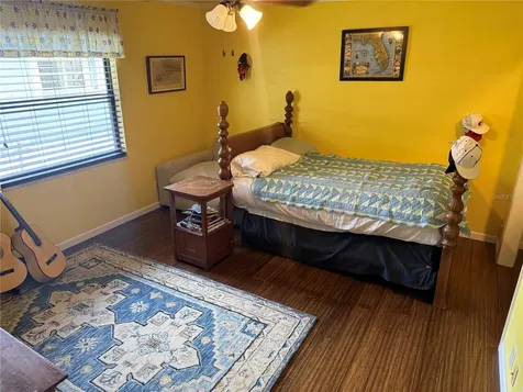 4232 County Road 400 Lake Panasoffkee FL 33538