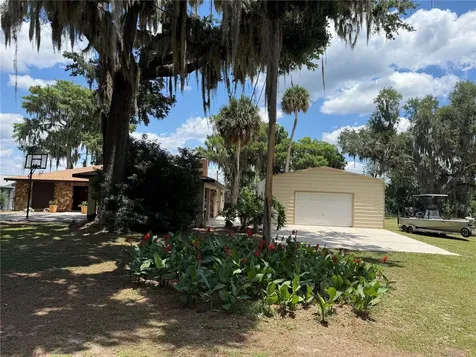 4232 County Road 400 Lake Panasoffkee FL 33538