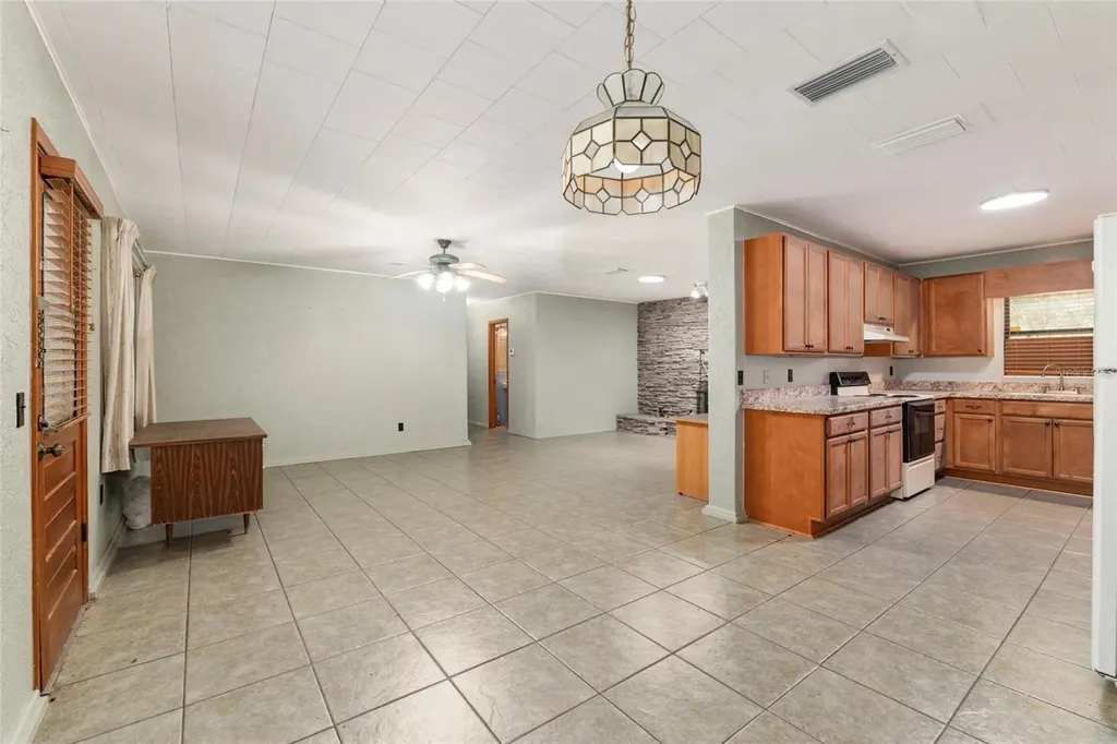 4367 S Us 301 Bushnell FL 33513