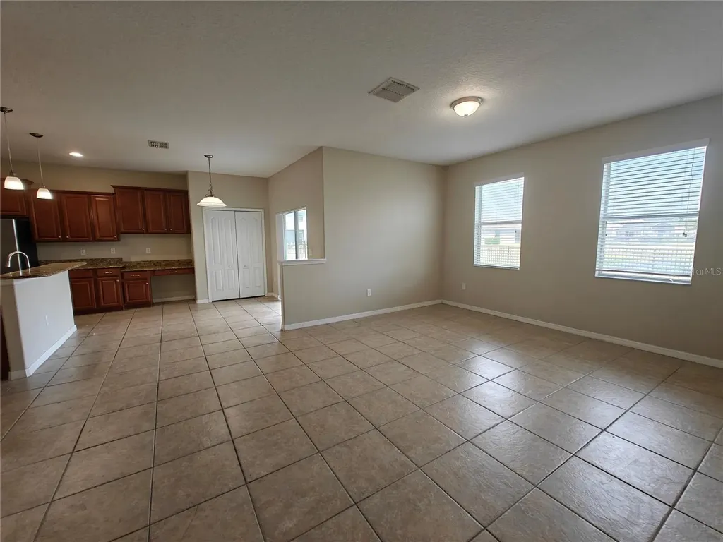 2221 Grantham Avenue Davenport FL 33837