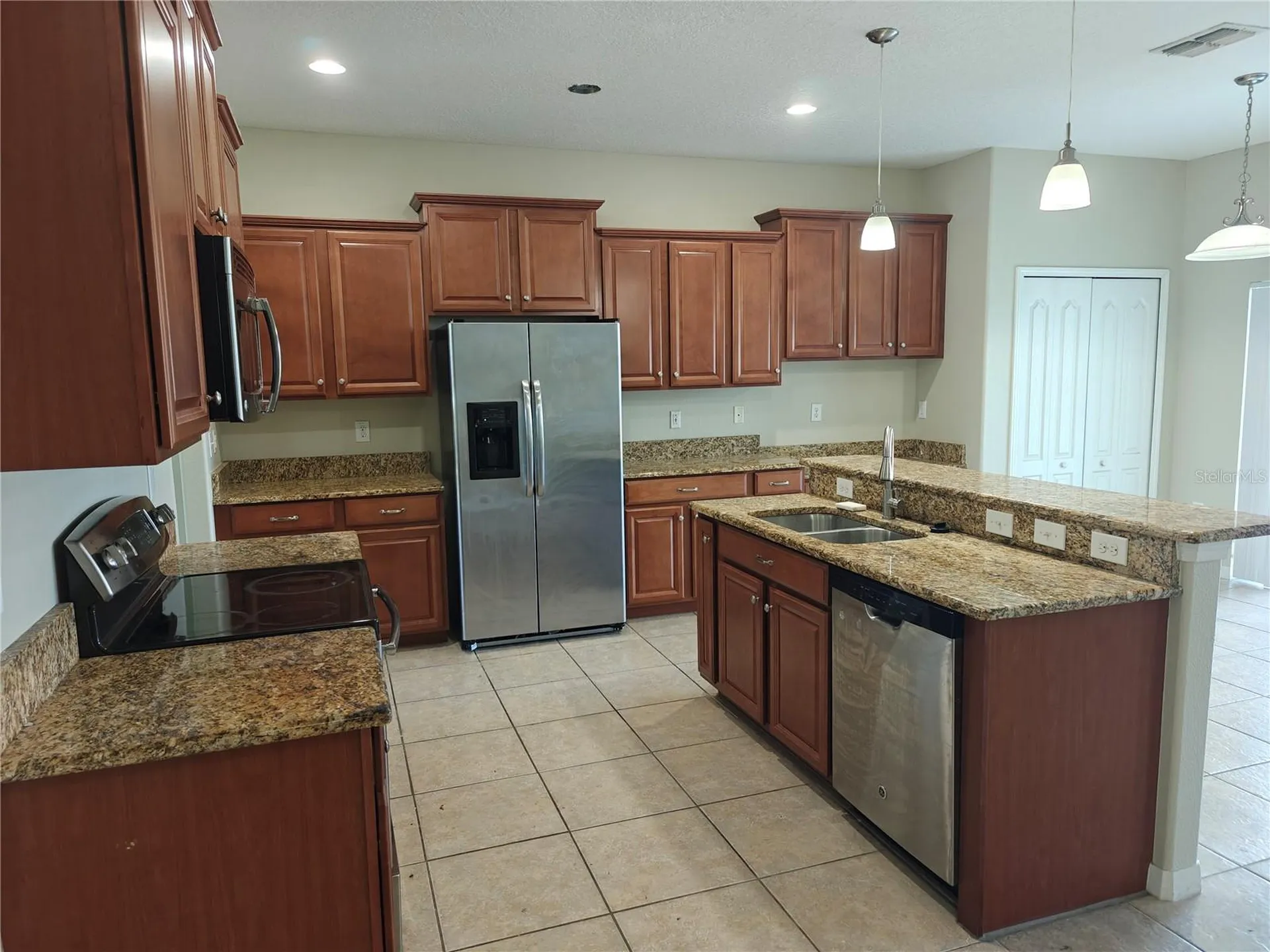 2221 Grantham Avenue Davenport FL 33837