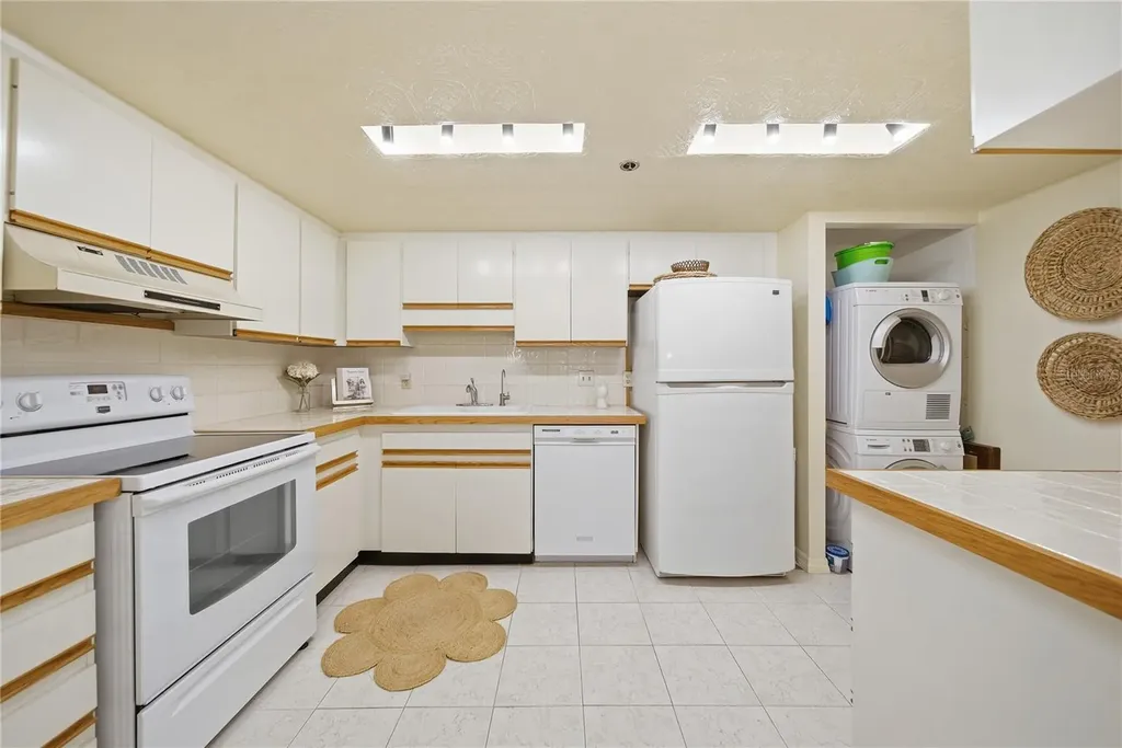1 Key Capri Treasure Island FL 33706
