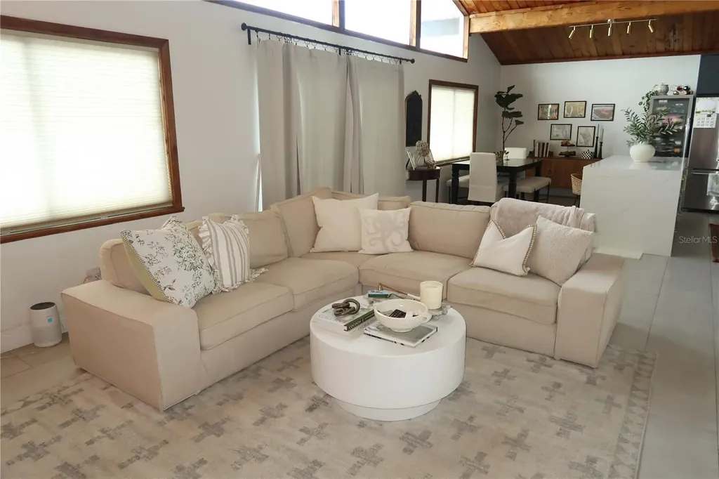5945 Venetian Boulevard NE St Petersburg FL 33703