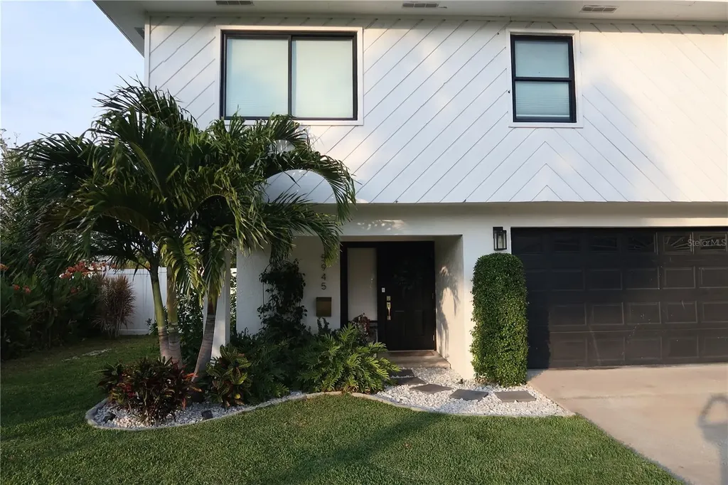 5945 Venetian Boulevard NE St Petersburg FL 33703