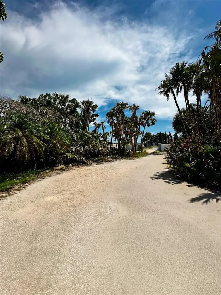 7825 Sanderling Road Sarasota FL 34242