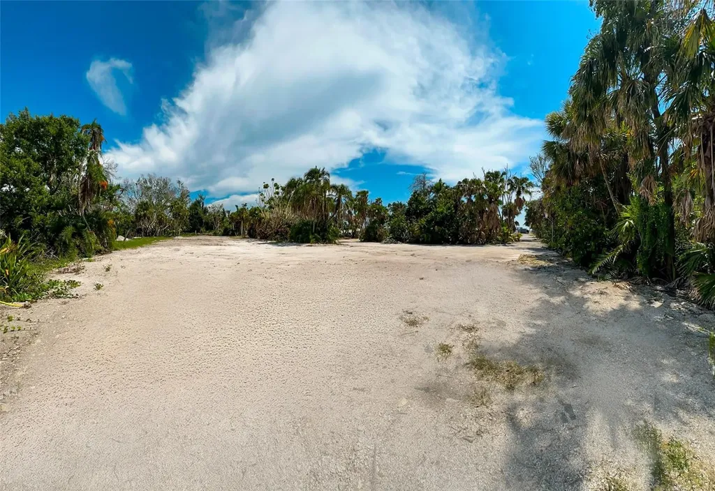 7825 Sanderling Road Sarasota FL 34242