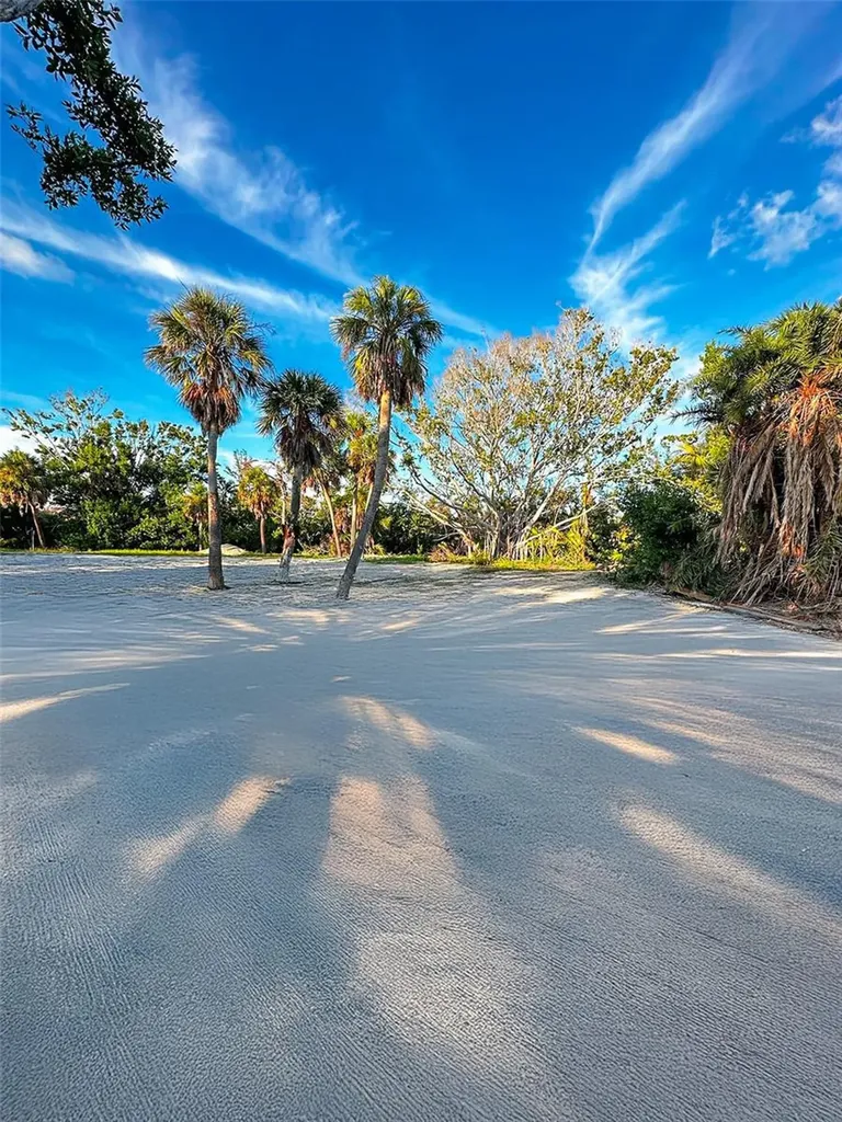 7825 Sanderling Road Sarasota FL 34242