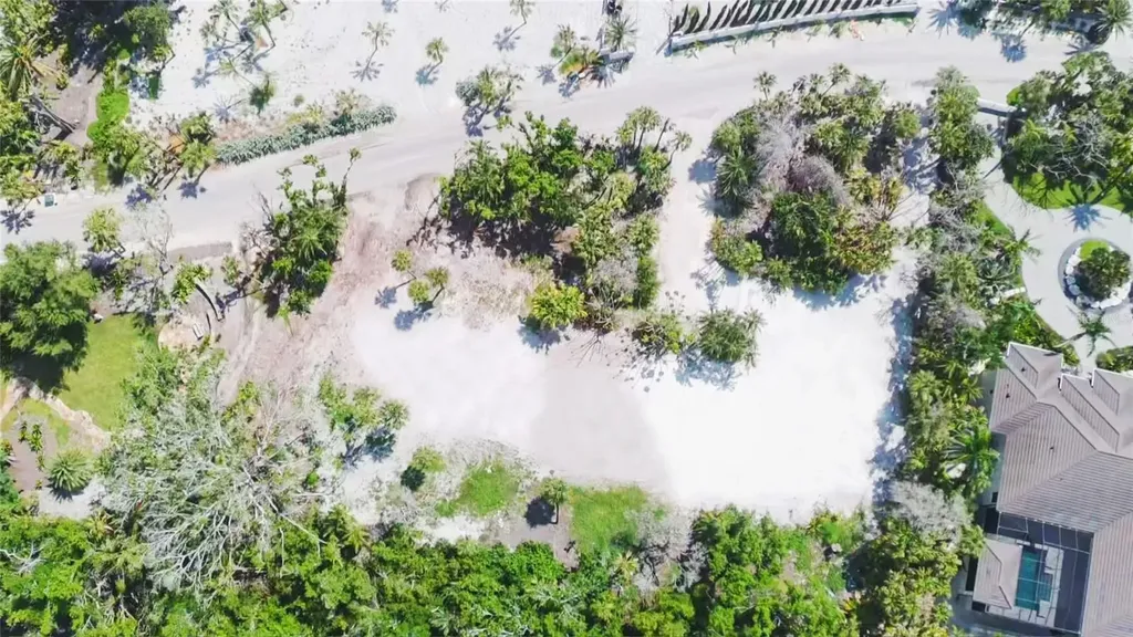 7825 Sanderling Road Sarasota FL 34242