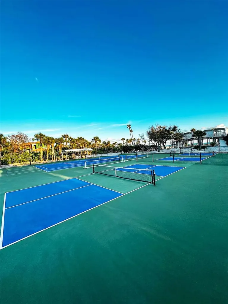 7825 Sanderling Road Sarasota FL 34242