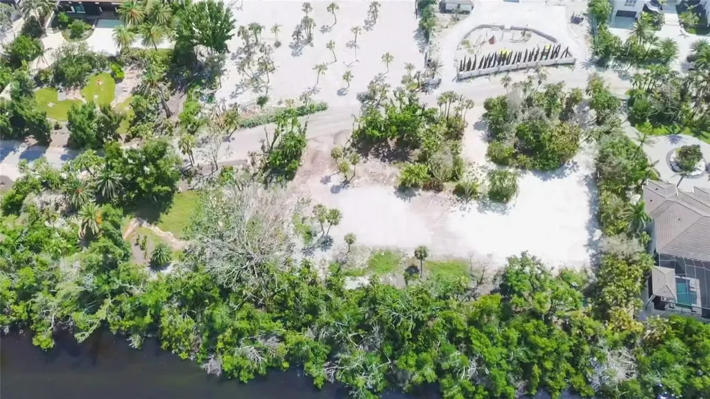 7825 Sanderling Road Sarasota FL 34242