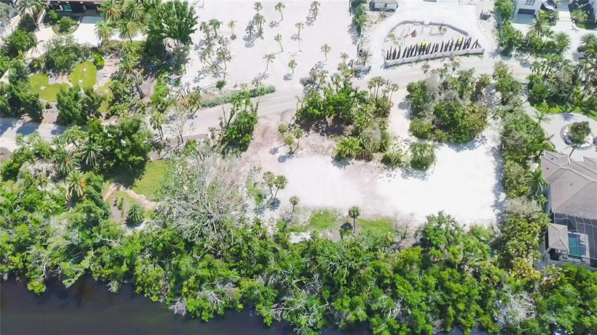 7825 Sanderling Road Sarasota FL 34242