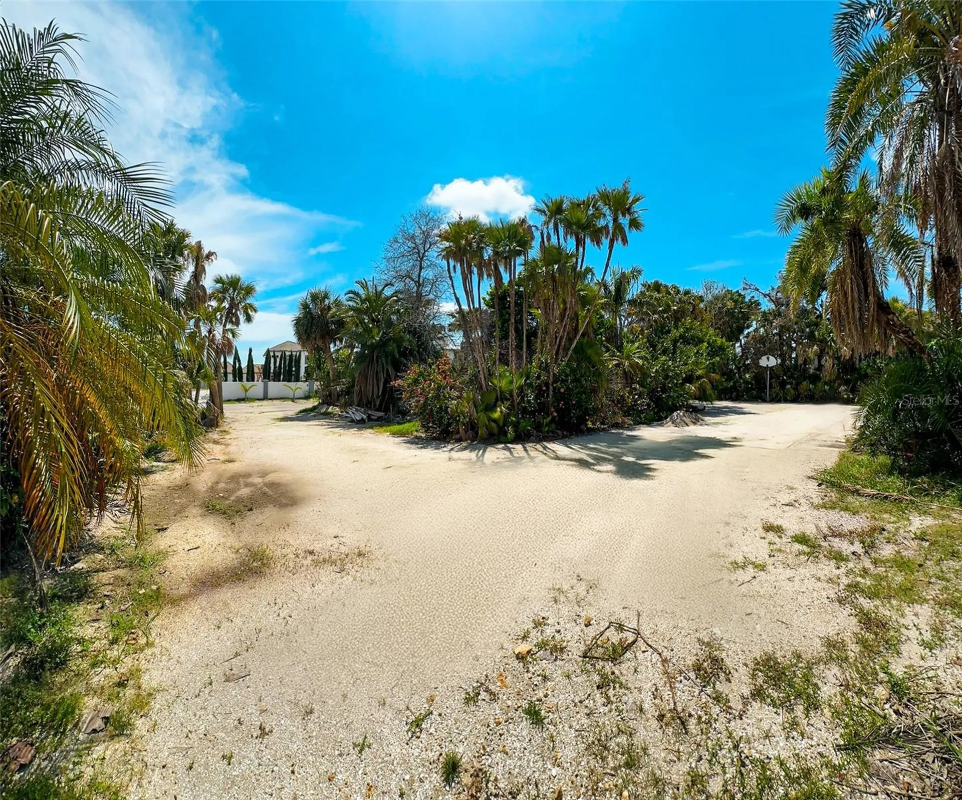 7825 Sanderling Road Sarasota FL 34242