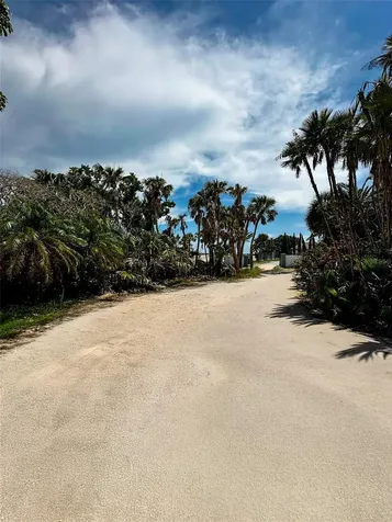 7825 Sanderling Road Sarasota FL 34242