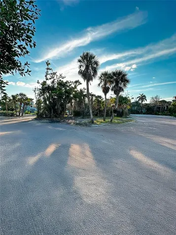 7825 Sanderling Road Sarasota FL 34242