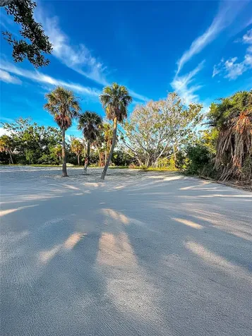 7825 Sanderling Road Sarasota FL 34242