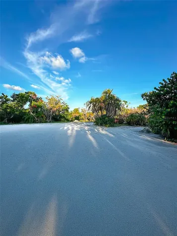 7825 Sanderling Road Sarasota FL 34242