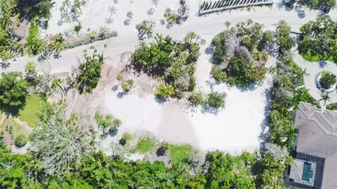 7825 Sanderling Road Sarasota FL 34242