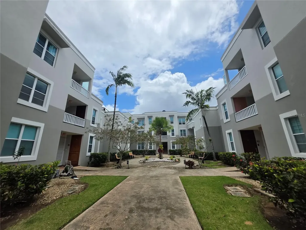 Ave. Palacio De Versalles Palacios Toa Alta PR 00953