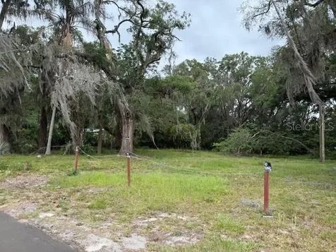 412 York Street Wildwood FL 34785