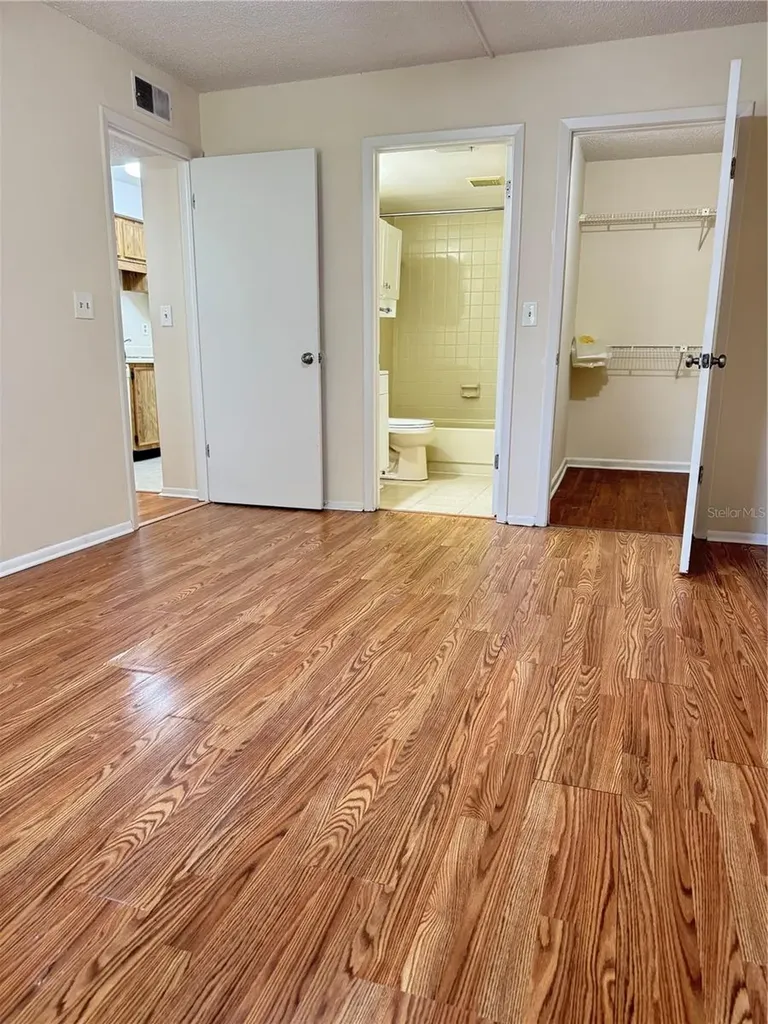 4033 Dream Oak Place Tampa FL 33613