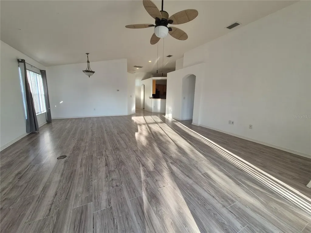 6833 Runner Oak Drive Zephyrhills FL 33545