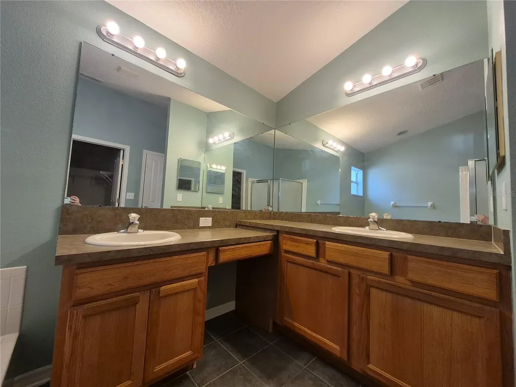 6833 Runner Oak Drive Zephyrhills FL 33545