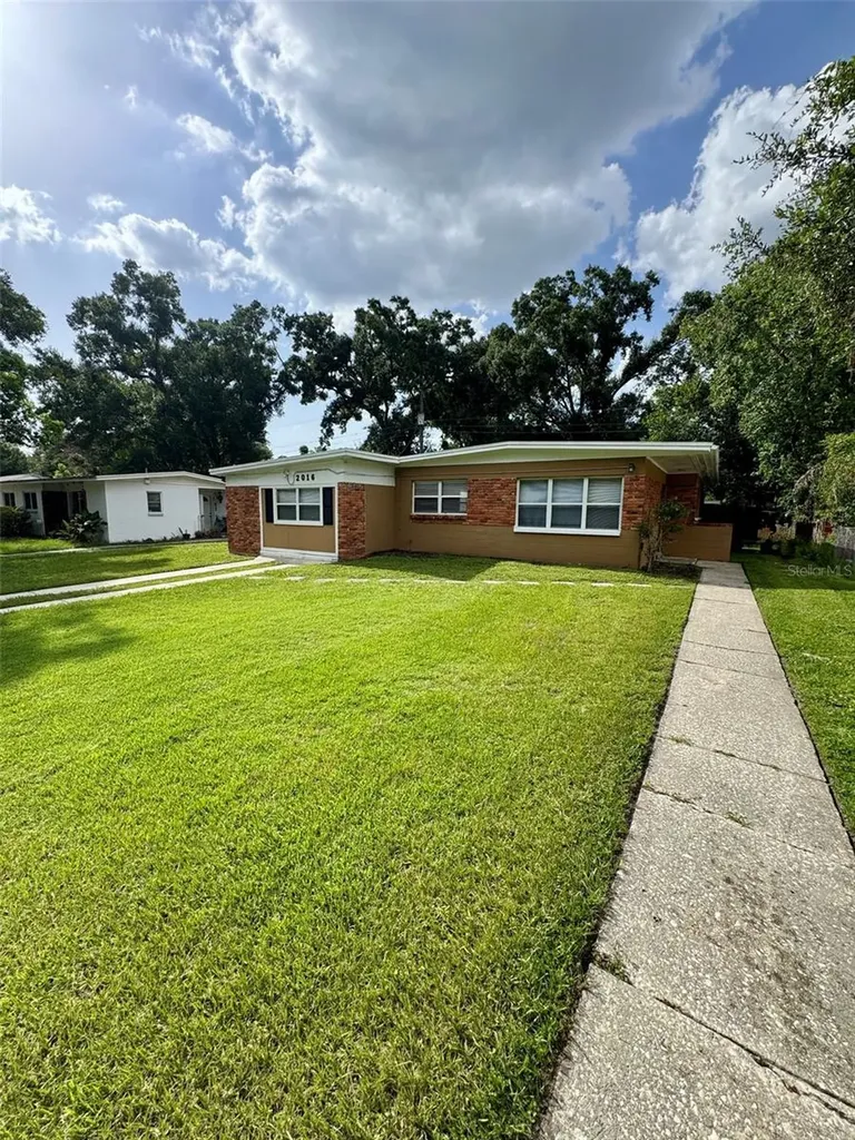 2016 E Crenshaw Street Tampa FL 33610
